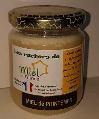 Miel de printemps – goût léger et fruité, issu des premières fleurs de l’année